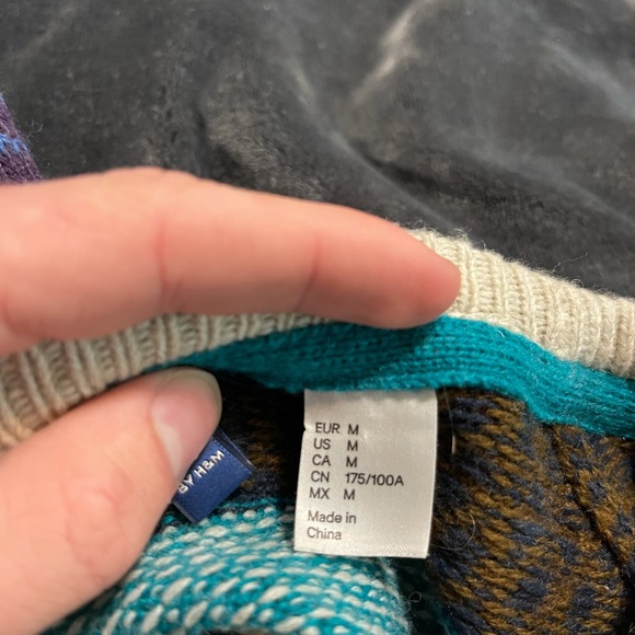 H&M Sweater - Picture 5 of 5